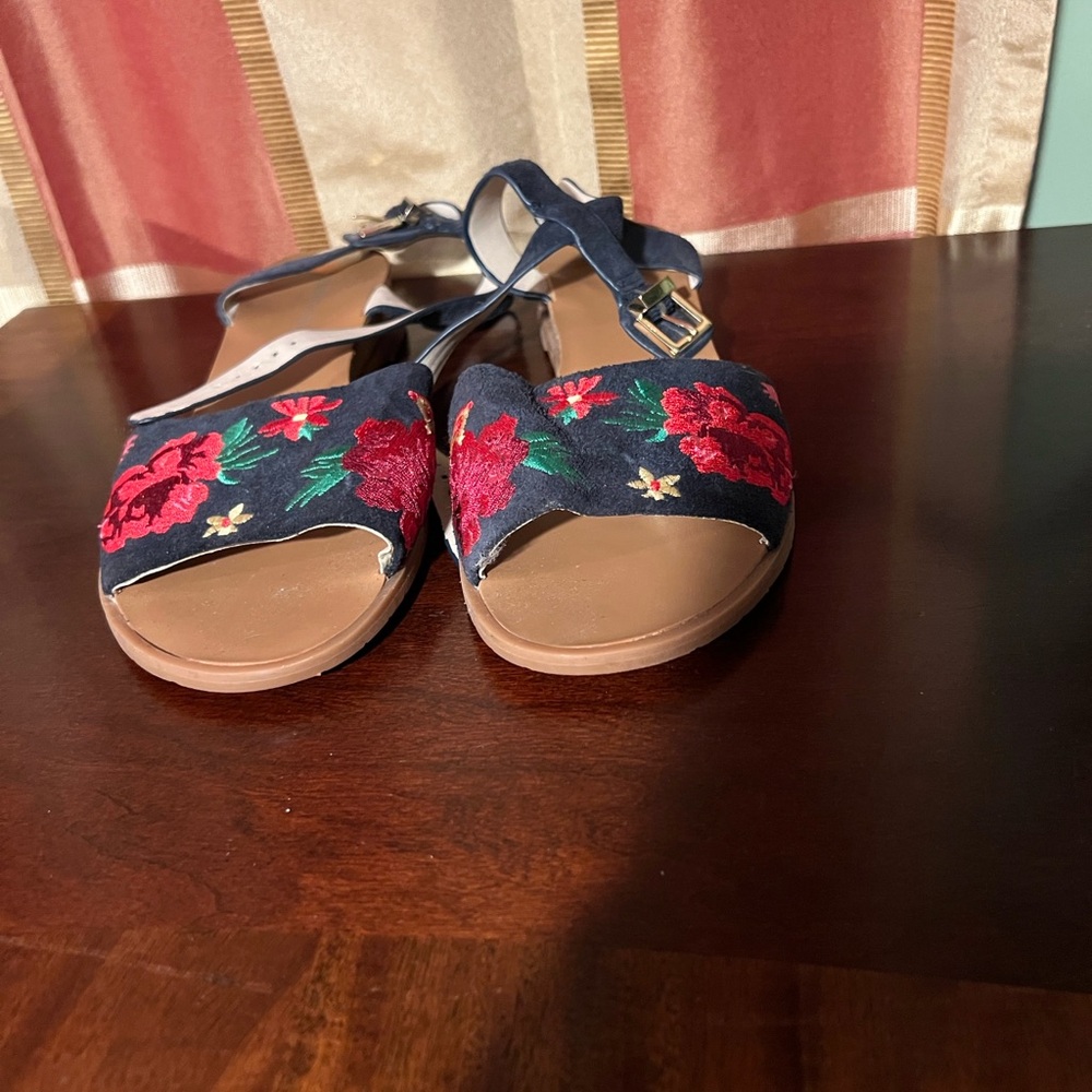 Kenneth Cole Navy and Red Floral Sandals